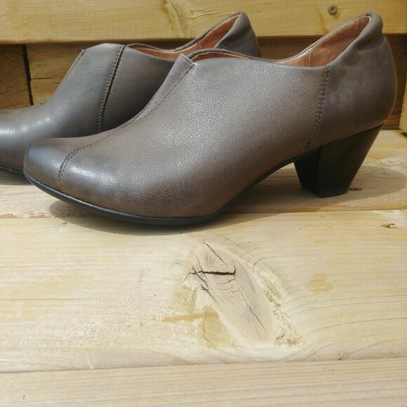 Taos taupe leather grey/brown ankle boots booties shoes low heel size 7 - Picture 3 of 11